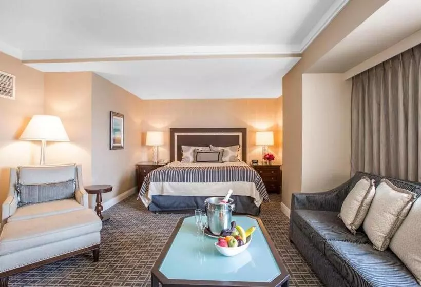 Club Room King Bed, Omni Los Angeles
