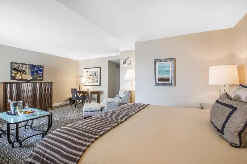 Club Room King Bed, Omni Los Angeles