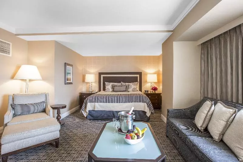 Club Room King Bed, Omni Los Angeles