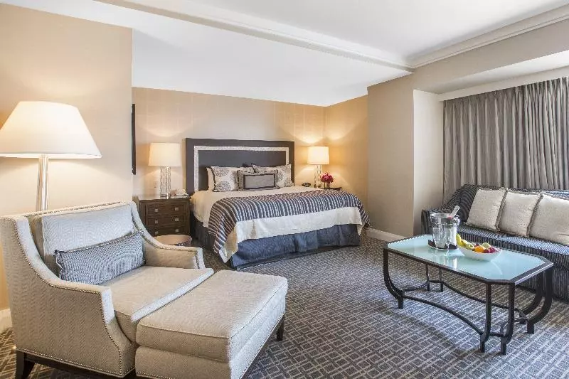 Club Room King Bed, Omni Los Angeles