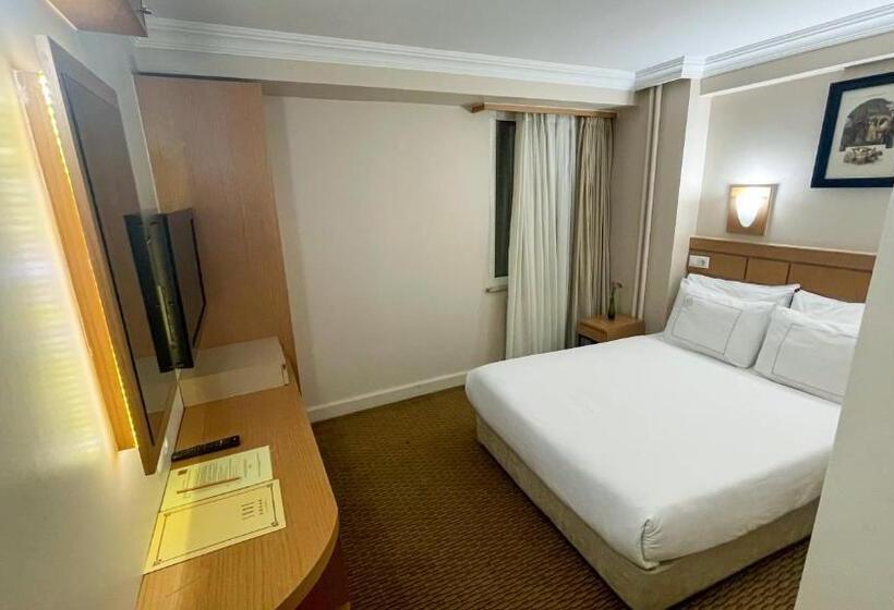 اتاق اکونومی یک تخته, Sude Konak