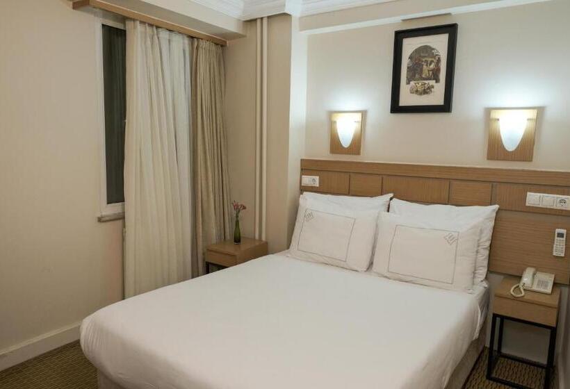 اتاق اکونومی یک تخته, Sude Konak