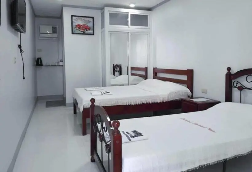 Deluxe Kolmen Hengen Huone, Reddoorz At Guimod Transient House Ilocos Sur