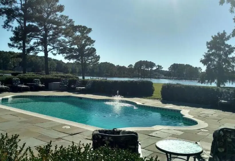 デラックスルーム, Kingsbay Mansion And Vacation Rental Houses