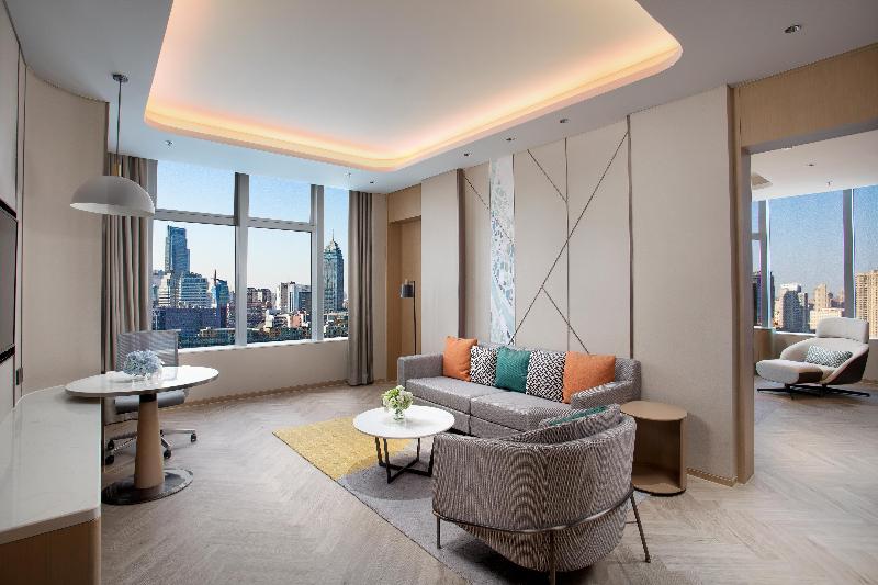 キングサイズベッドのスイートルーム, Holiday Inn Wuxi Central Station, An Ihg