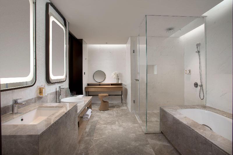 キングサイズベッドのスイートルーム, Holiday Inn Wuxi Central Station, An Ihg