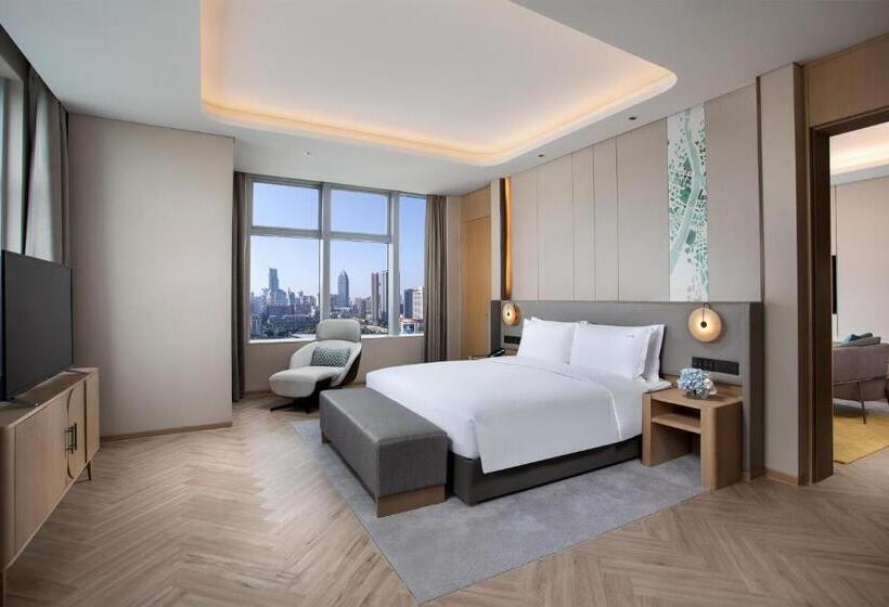 キングサイズベッドのスイートルーム, Holiday Inn Wuxi Central Station, An Ihg