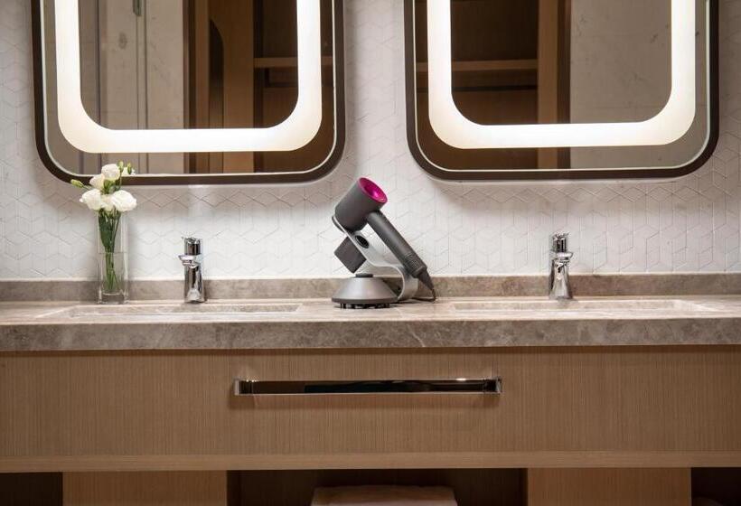 キングサイズベッドのスイートルーム, Holiday Inn Wuxi Central Station, An Ihg