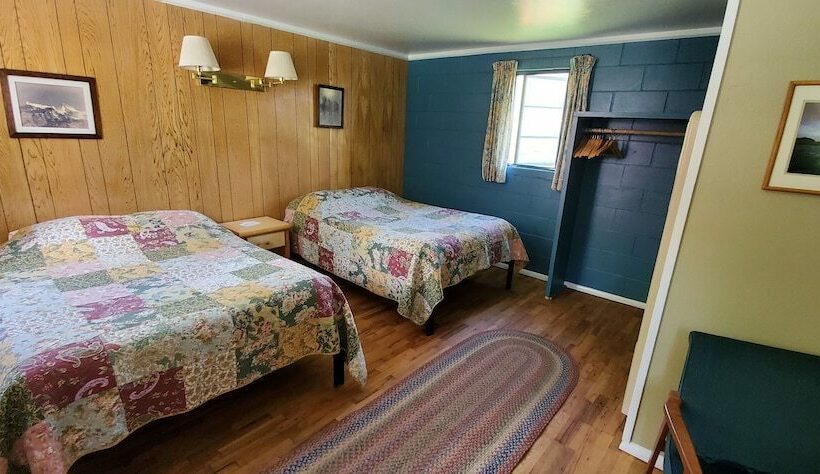 小室, Redwood Cabins