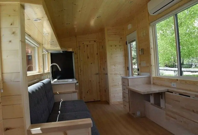 デラックスキャビン, Redwood Cabins