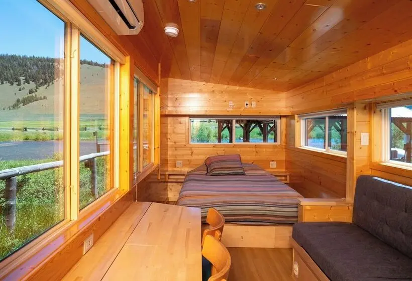 デラックスキャビン, Redwood Cabins