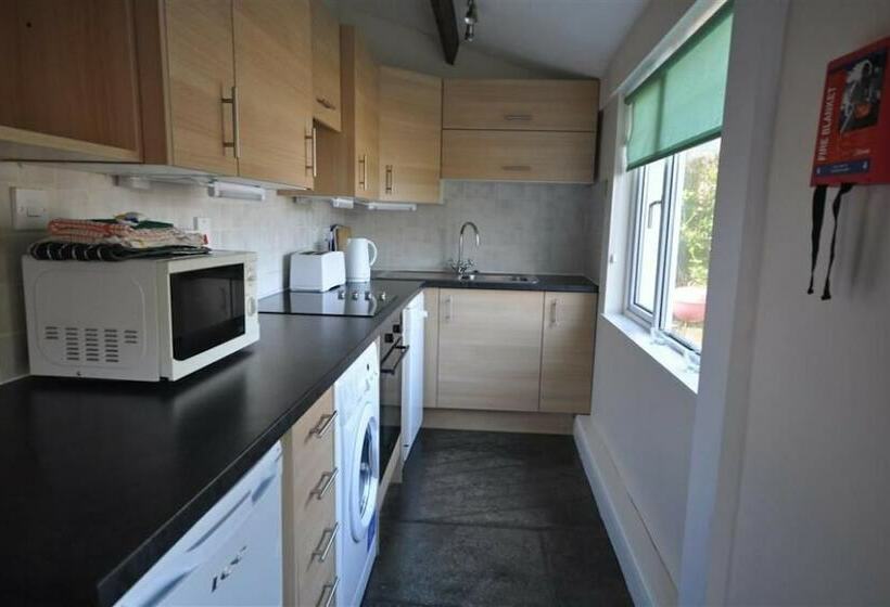 בית, 3 חדרי שינה, Green Door Rashleigh