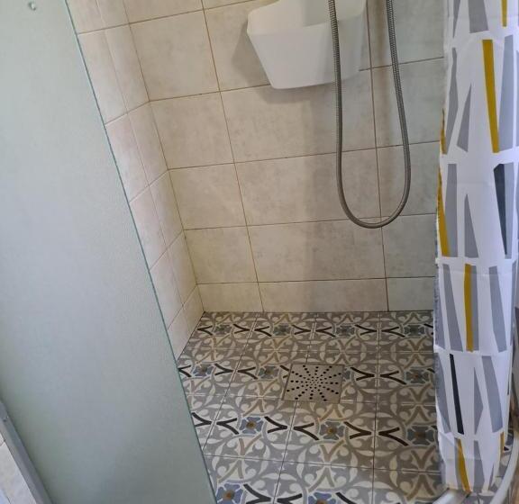 سوییت خانوادگی, Guest House Topla