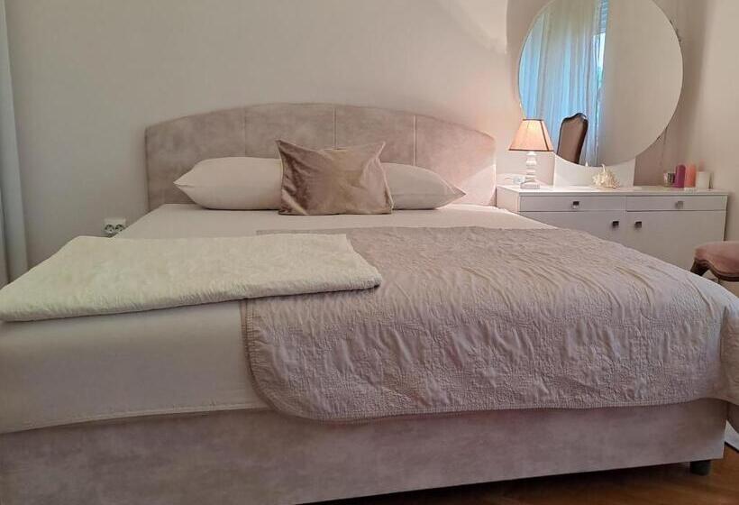 سوییت خانوادگی, Guest House Topla