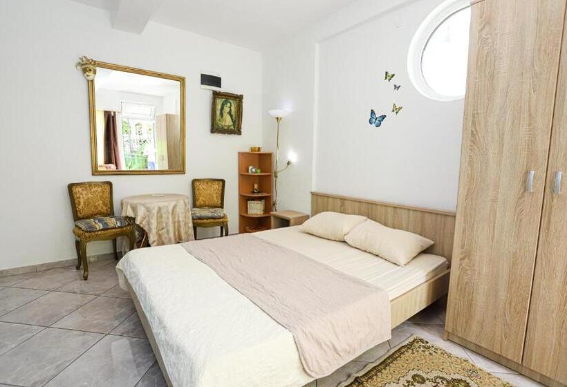 استودیوی استاندارد, Guest House Topla