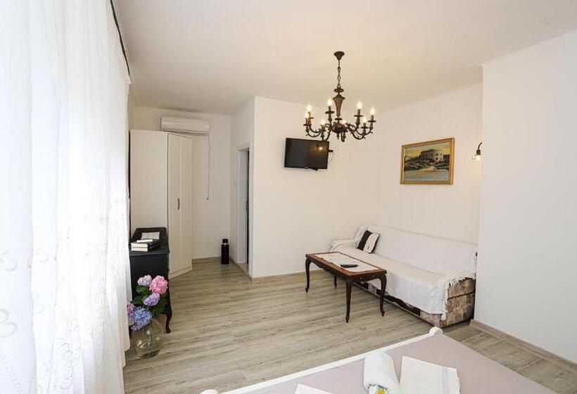 آپارتمان 1 خوابه, Guest House Topla