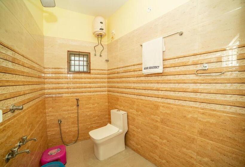 带大床的豪华间, Akash Residency