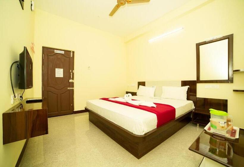 キングサイズベッドのデラックスルーム, Akash Residency