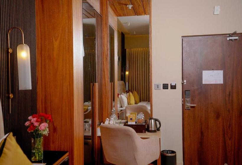 Büyük Çift Kişilik Yataklı Executive Oda, Lazdana Hotel Bangalore