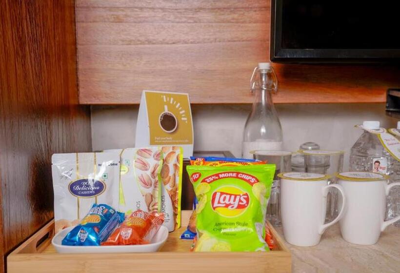 Büyük Çift Kişilik Yataklı Lüks Oda, Lazdana Hotel Bangalore
