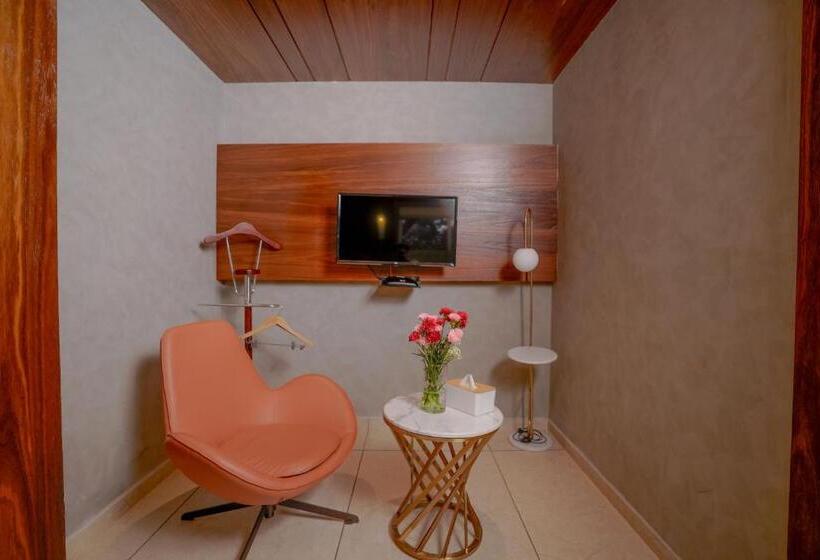 חדר קלאסי מיטת קינג סייז, Lazdana Hotel Bangalore