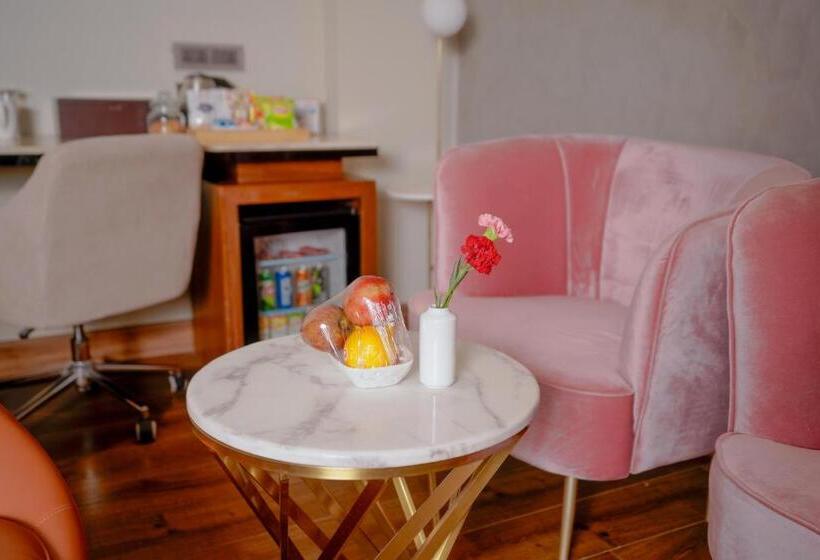 Mini Suite, Lazdana Hotel Bangalore