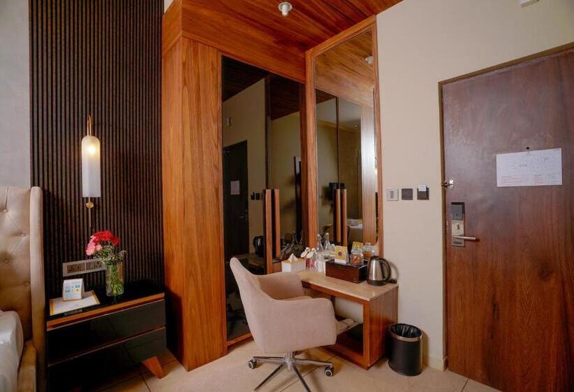 Büyük Çift Kişilik Yataklı Executive Oda, Lazdana Hotel Bangalore