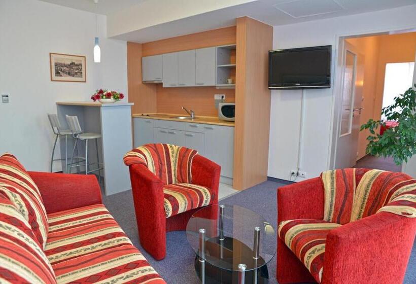 شقة غرفة واحدة, Avanti