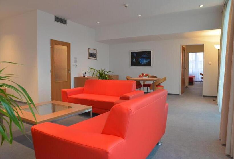 شقة سوبريور غرفة واحدة, Avanti