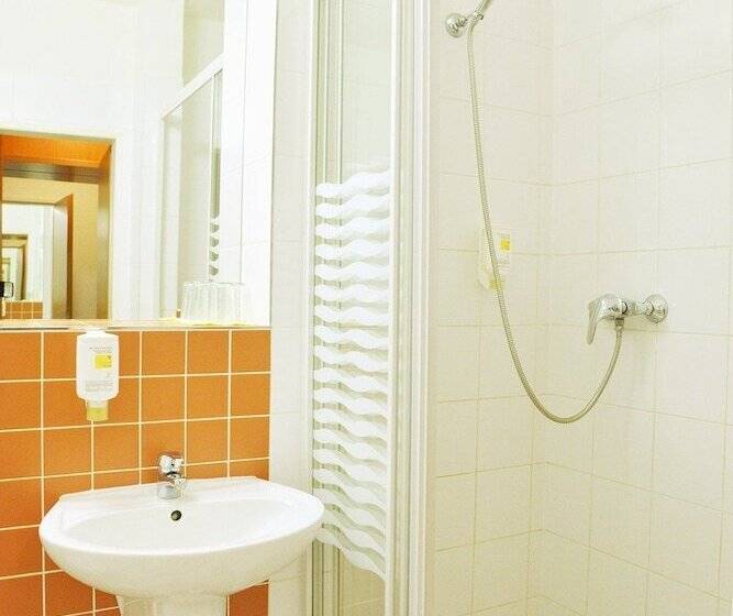 شقة غرفة واحدة, Avanti