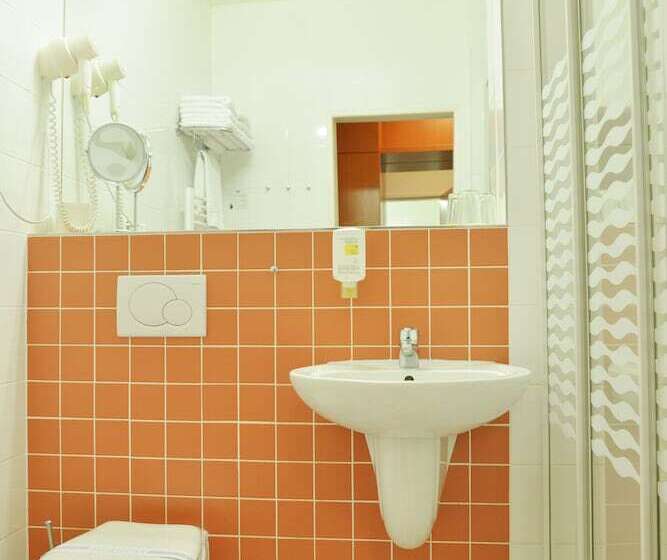 شقة غرفة واحدة, Avanti