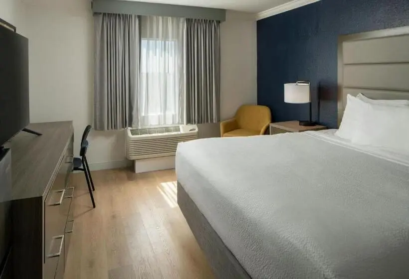 キングサイズベッドのスタンダードルーム, City Express by Marriott New Orleans I-10