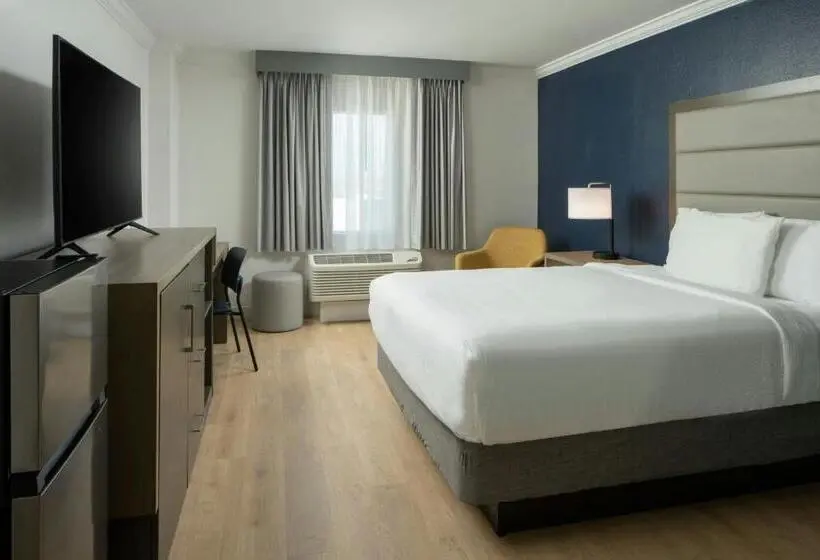 キングサイズベッドのスタンダードルーム, City Express by Marriott New Orleans I-10