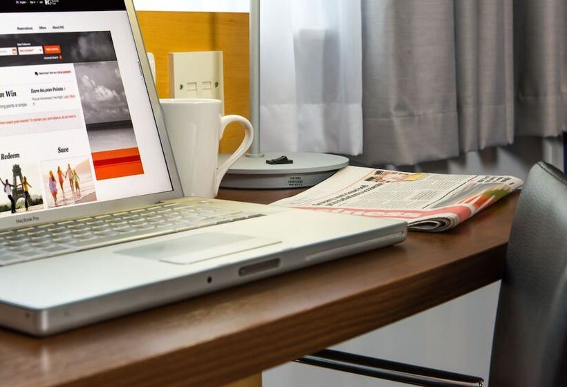 Номер Стандарт, Holiday Inn Express Bedford, An Ihg