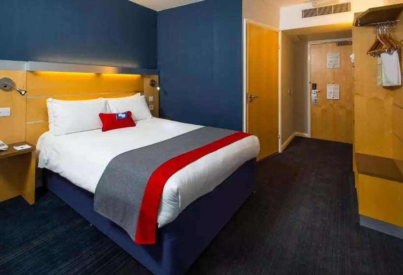 身障者適用スタンダードルーム, Holiday Inn Express Bedford, An Ihg