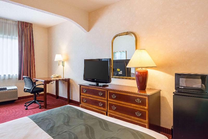 Номер Стандарт Адаптированный для Инвалидов, Holiday Inn Express London Stratford, An Ihg
