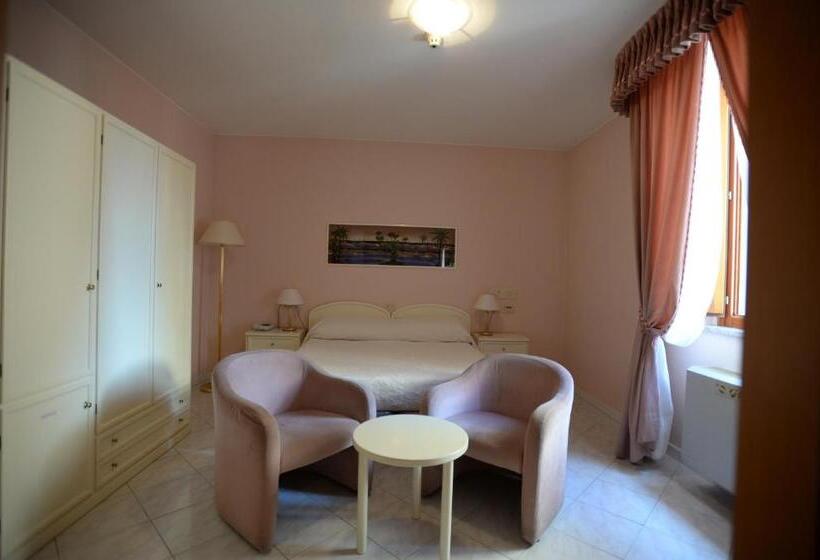 高级大房间, La Torre