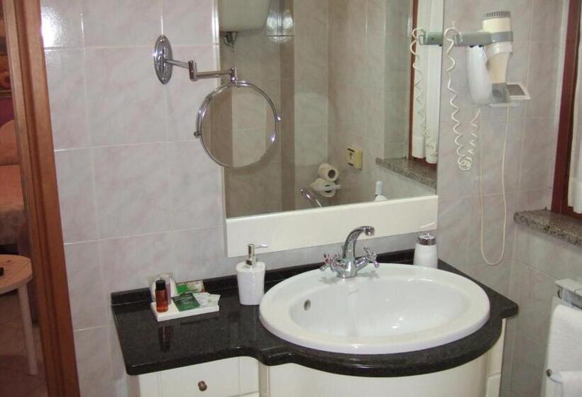 غرفة سوبيريور, La Torre