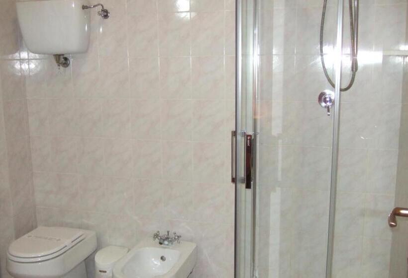 غرفة قياسية, La Torre