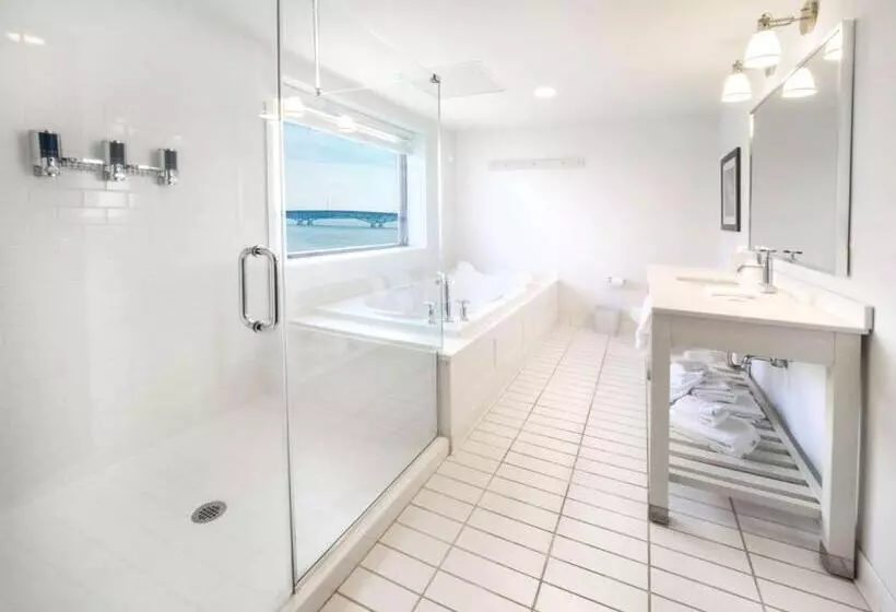 キングサイズベッドのスイートルーム, Crowne Plaza Niagara Falls Ny   Riverside, An Ihg