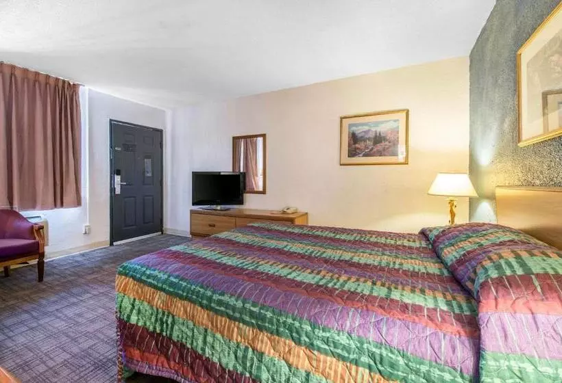 اتاق استاندارد, Rodeway Inn & Suites