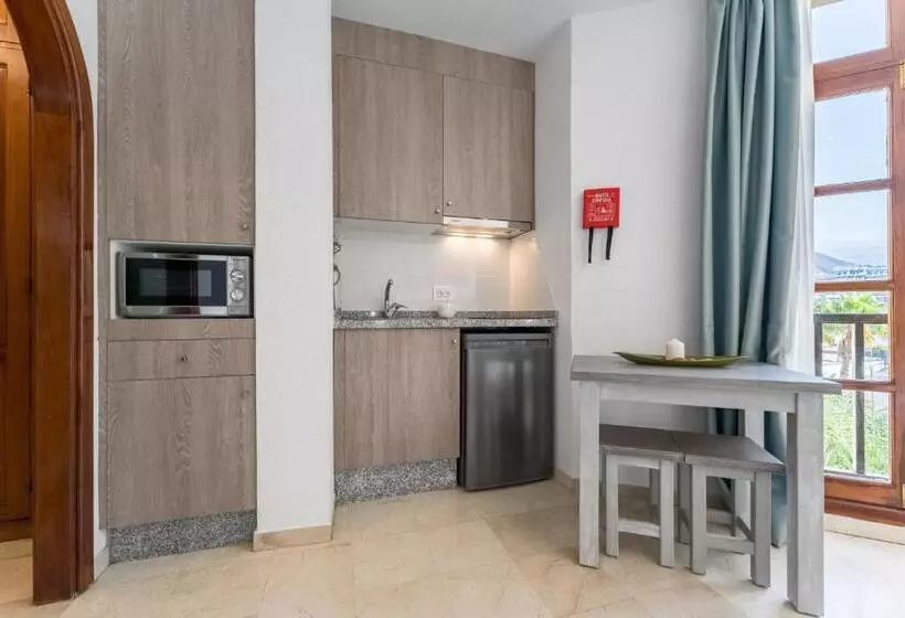 استودیوی استاندارد, Klayman Olivina Apart