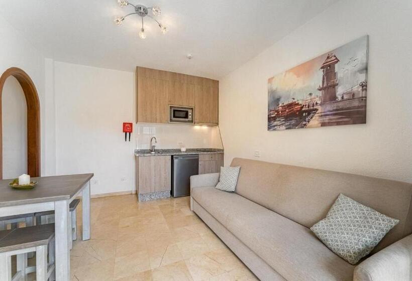 شقة غرفتين, Klayman Olivina Apart