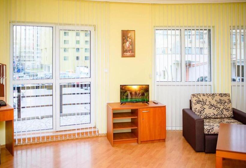 디럭스 스튜디오, Family Hotel Varna