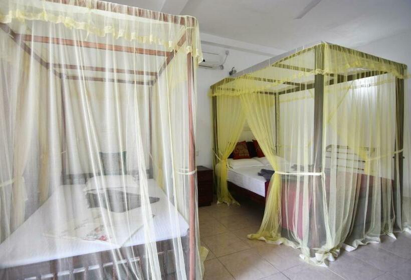 家庭间, The Lodge Unawatuna