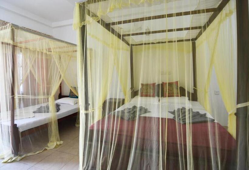 家庭间, The Lodge Unawatuna