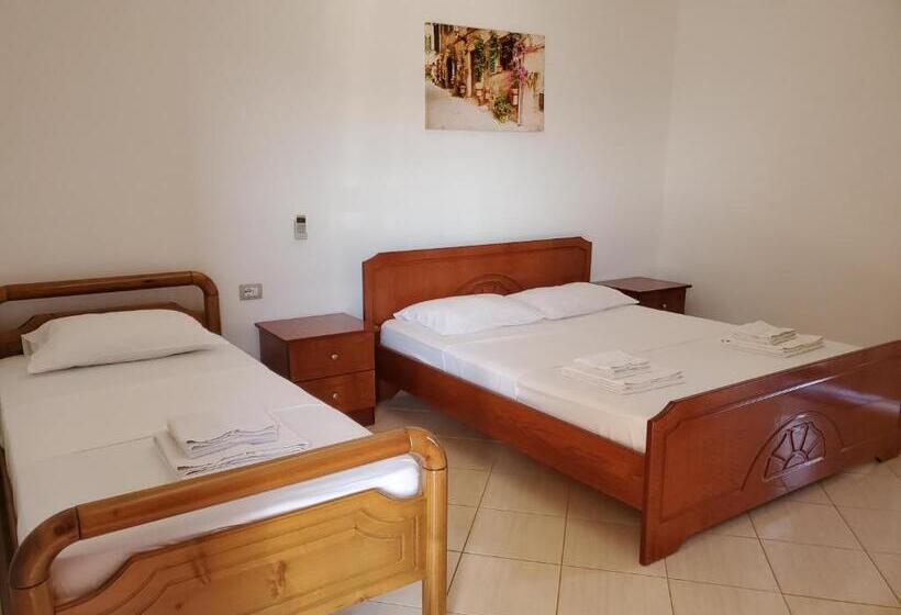 اتاق استاندارد سه تخته با بالکن, Vila Malo 1