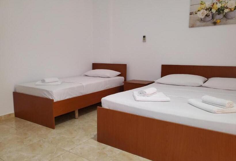 اتاق استاندارد سه تخته با بالکن, Vila Malo 1