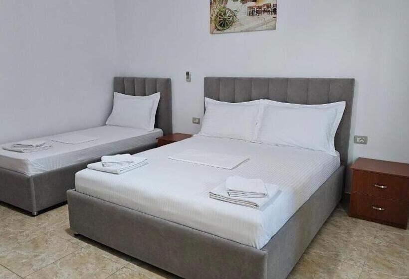 اتاق استاندارد سه تخته با بالکن, Vila Malo 1