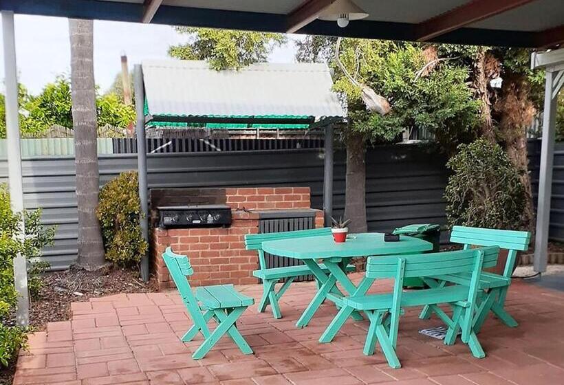 חדר דלוקס, Country Roads Motor Inn